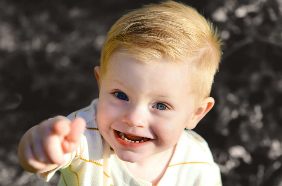pointing_baby.png